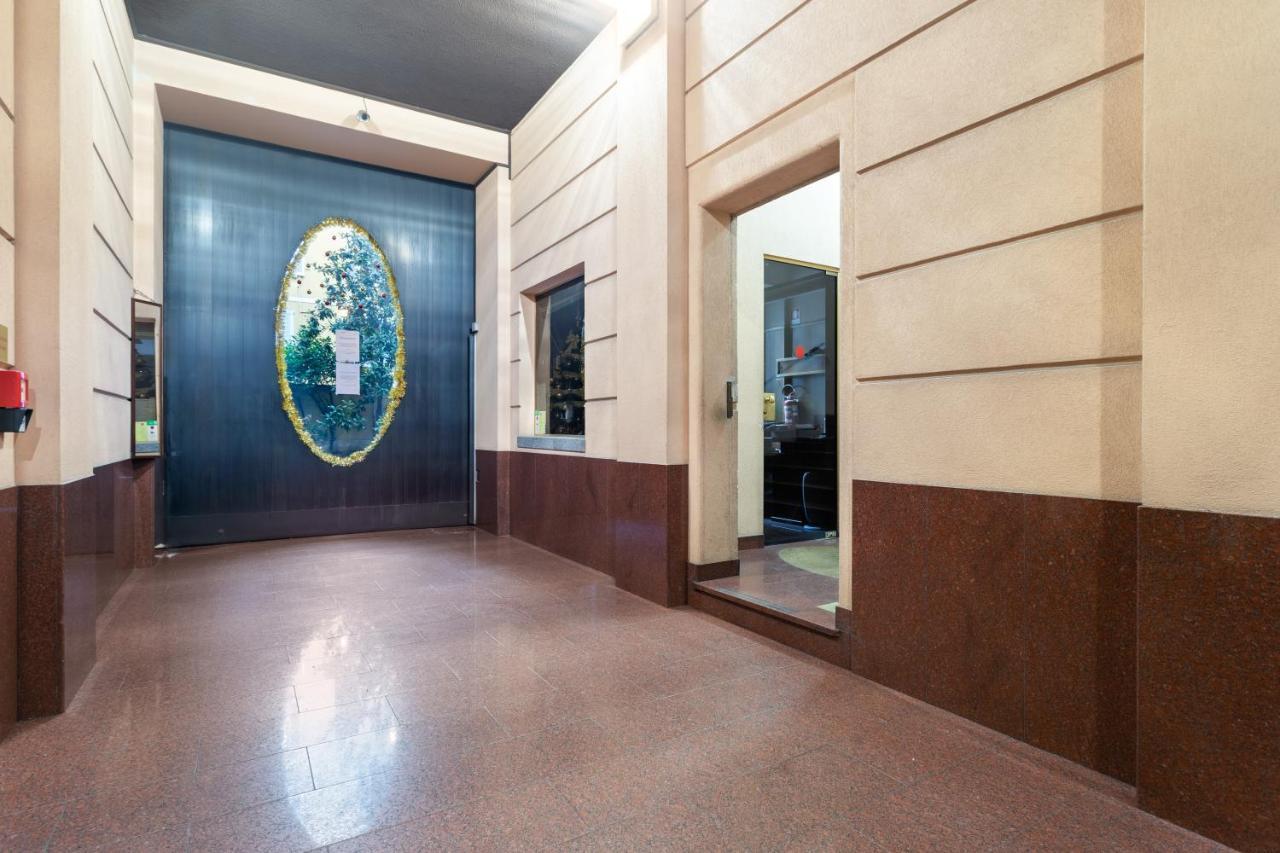 Porta Venezia Suite Милано Екстериор снимка